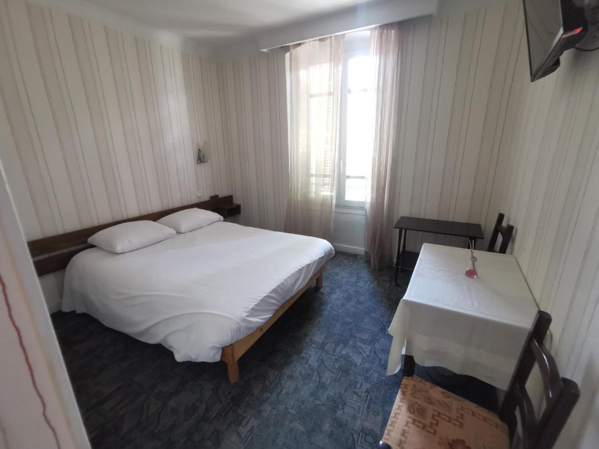 Hotel Le Tourisme Embrun Esterno foto