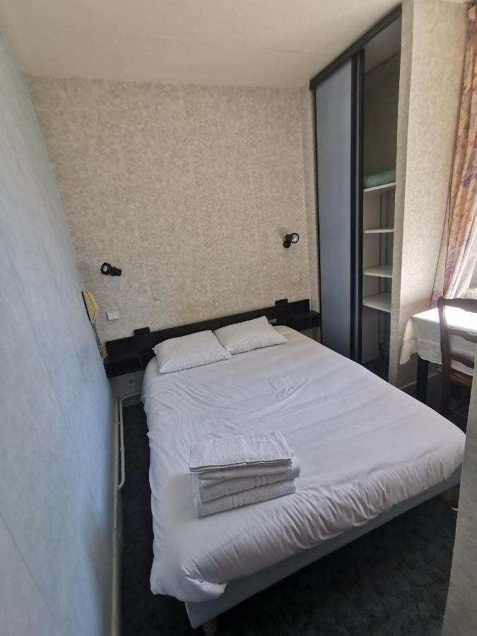 Hotel Le Tourisme Embrun Esterno foto